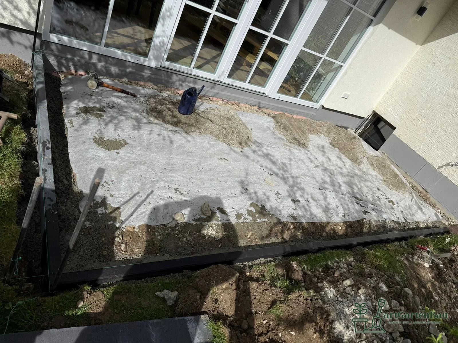 Vorbereiteter Terrassenunterbau mit Ausgleichsschicht